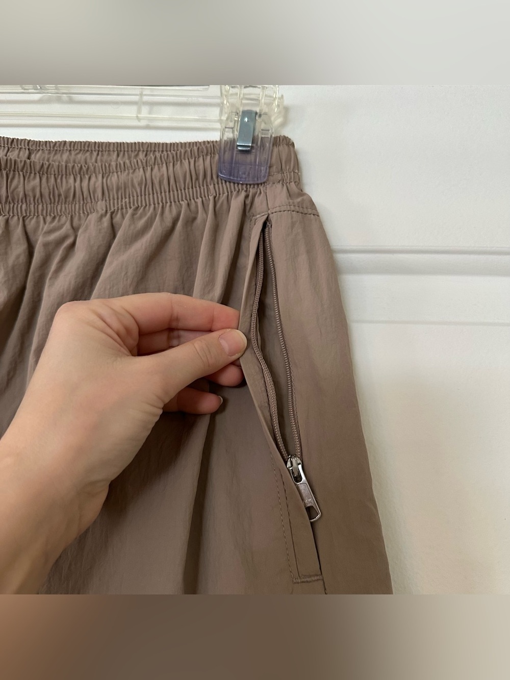 Abercrombie & Fitch Crinkle Nylon Track Pants in Khaki Beige, Size Small - Picture 8 of 14